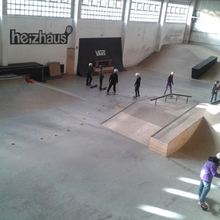 wavebord-1 Montessori-Schulzentrum Leipzig - Neuigkeiten - Im Heizhaus heizen sie ein…